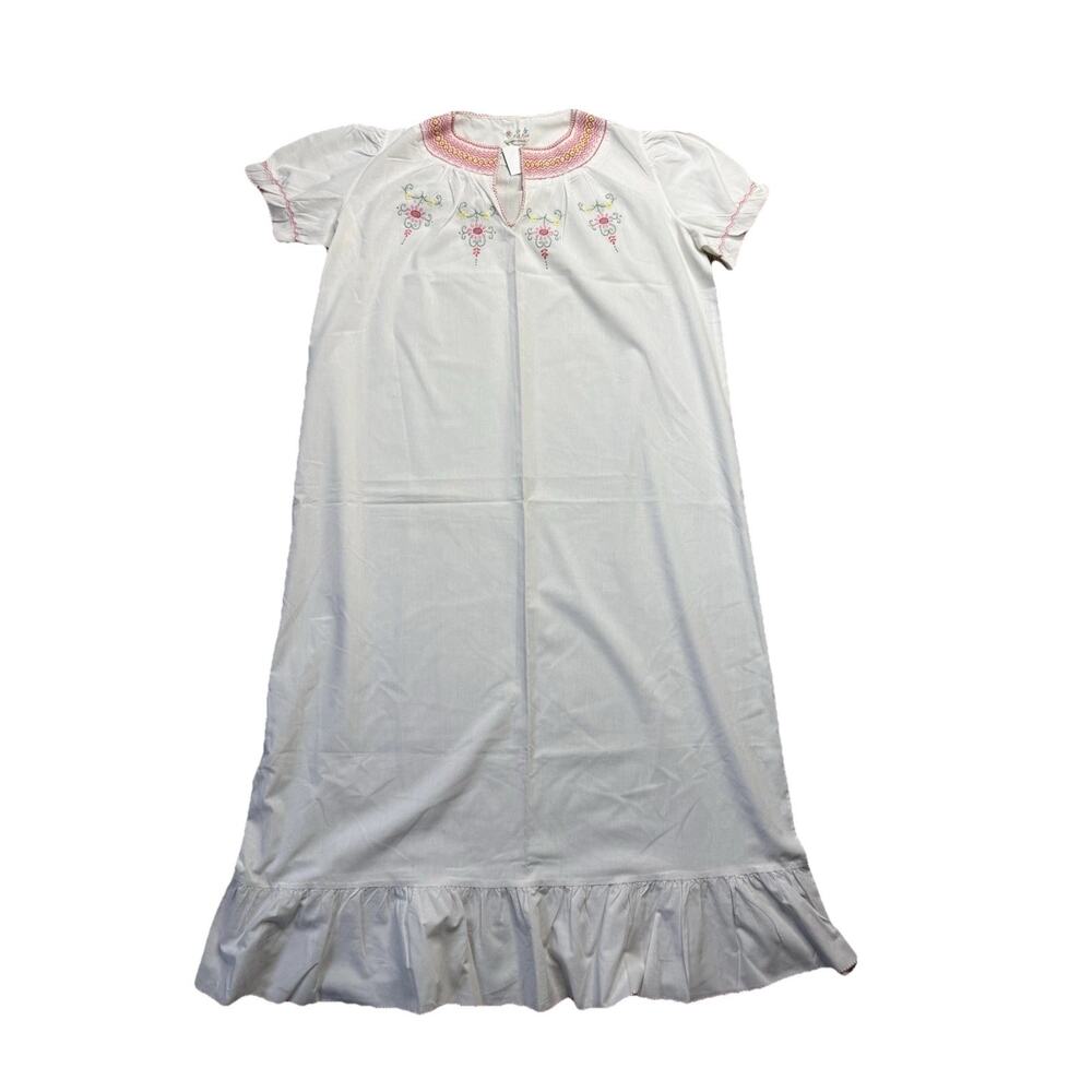 Vintage Embroidered White Smocked Ruffle Nightgown Romantic Cottagecore Sz L